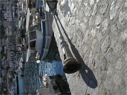 ΤΟΠΟΘΕΤΗΣΗ ΝΕΩΝ ΦΑΝΩΝ ΚΑΙ ΦΑΝΟΣΤΑΤΩΝ ΣΤΟ ΗΔΗ ΥΠΑΡΧΟΝ ΗΛΕΚΤΡΙΚΟ ΔΙΚΤΥΟ ΤΗΣ ΠΑΡΑΛΙΑΣ ΤΟΥ ΛΙΜΕΝΑ ΥΔΡΑΣ